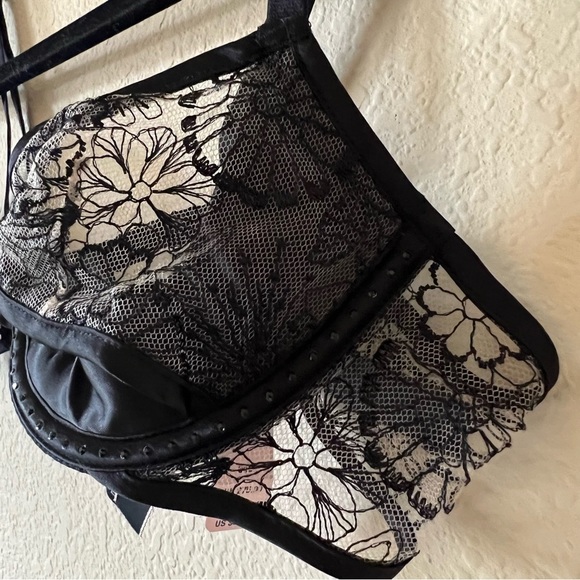 NWT Luxe Victoria’s Secret Peek-a-boo Black Floral Lacy Demi Push-up Bra - Picture 6 of 14